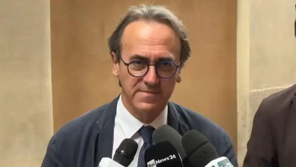 Líder da extrema‑direita italiana pretende visitar Carla Zambelli na prisão, diz Bonelli