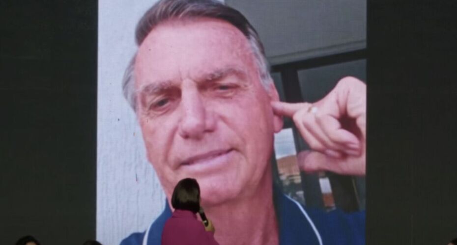 Bolsonaro participa de evento do PL Mulher mesmo após susto de saúde