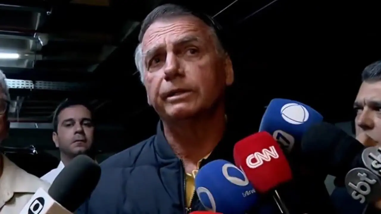 Bolsonaro minimiza US$ 14 mil apreendidos: “quase nada”