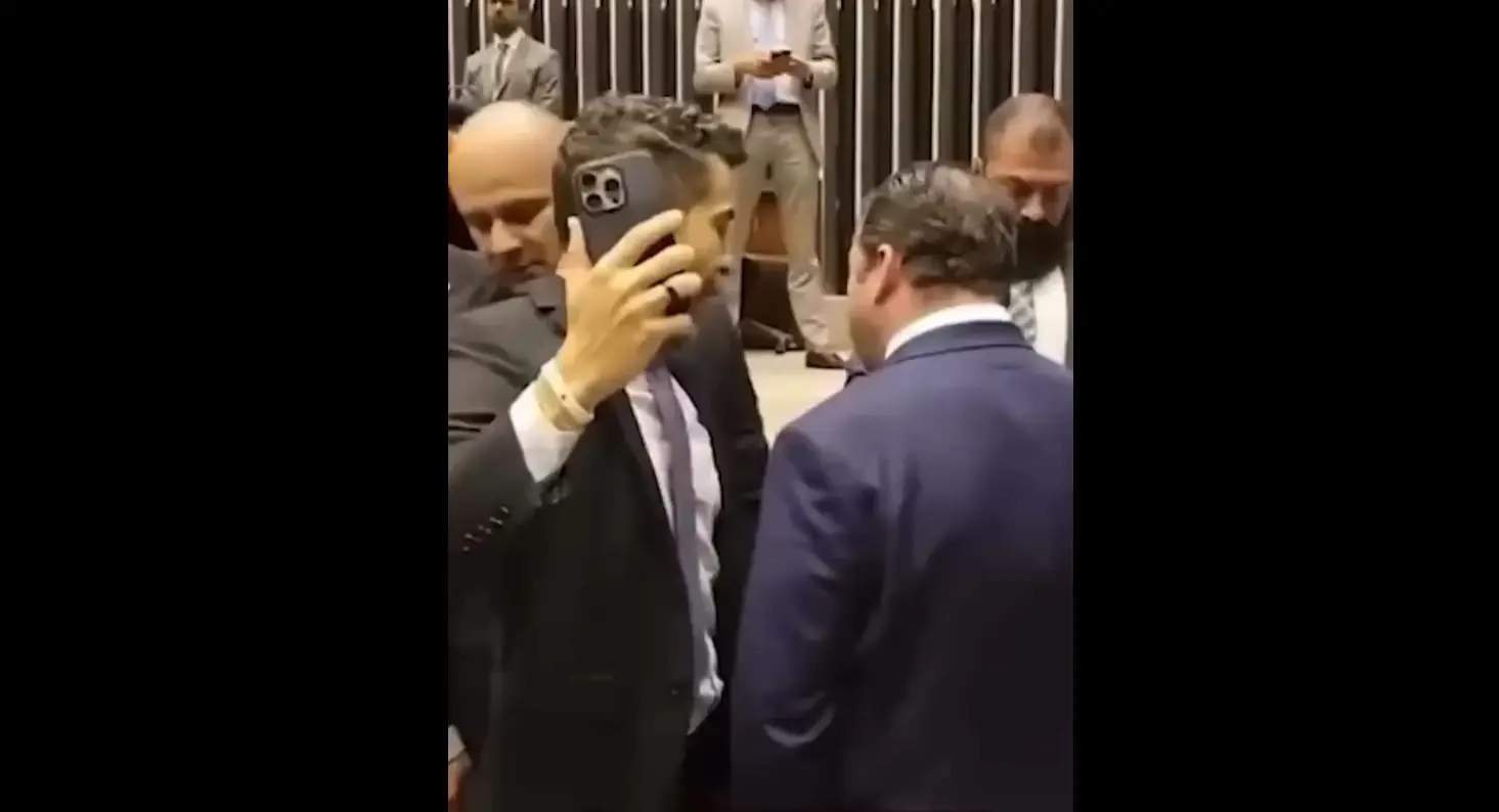 Janones denuncia agressão física e importunação sexual por deputados do PL