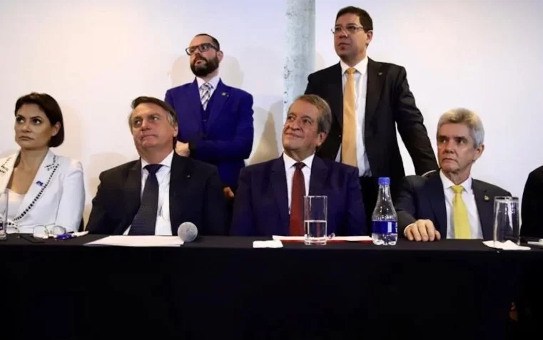 PL parte para o desespero e arma guerra digital para culpar Lula por tarifas dos EUA