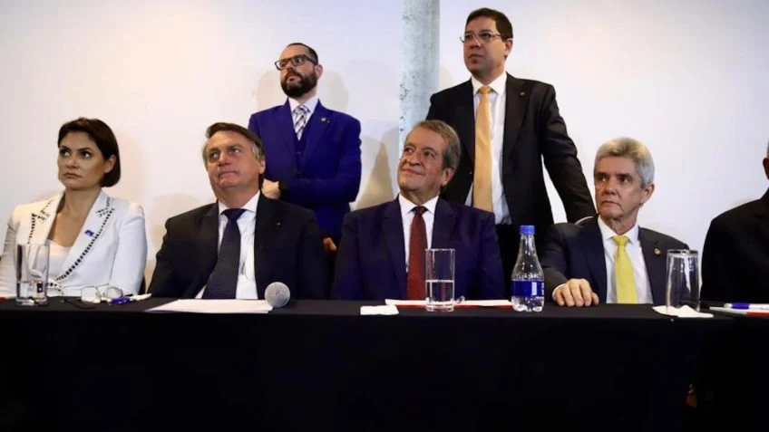 PL parte para o desespero e arma guerra digital para culpar Lula por tarifas dos EUA