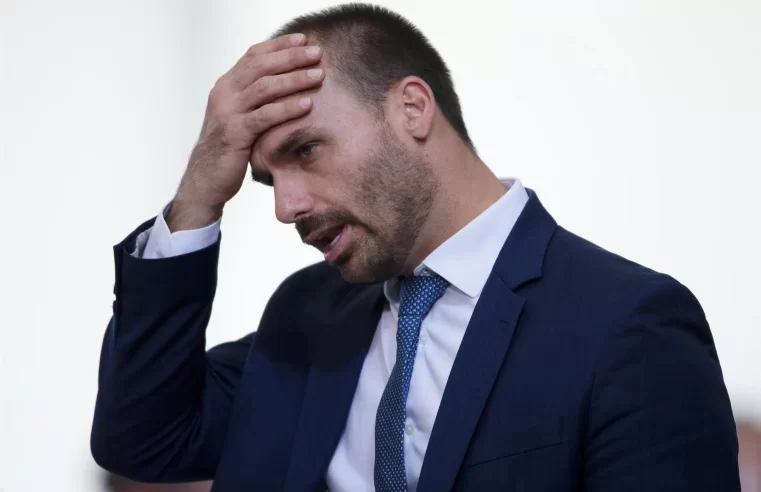 Eduardo Bolsonaro pode concorrer em 2026 apesar de morar nos EUA, afirmam especialistas