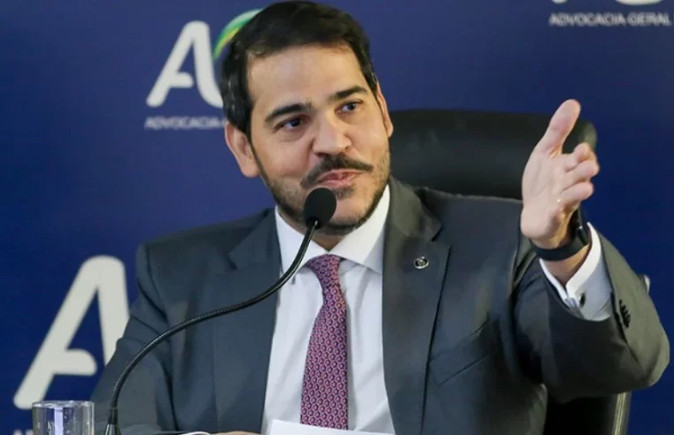 AGU ameaça Eduardo Bolsonaro com ação por dano moral coletivo