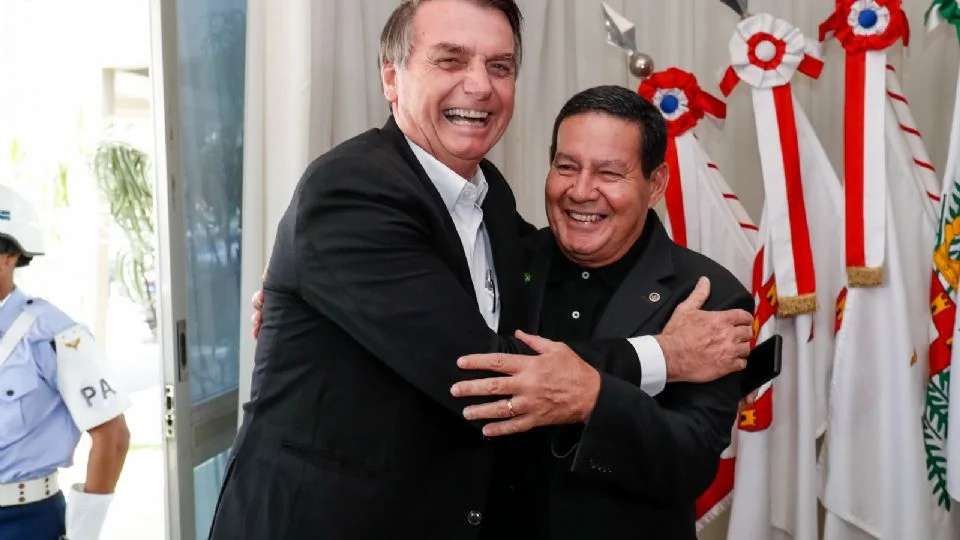 Mourão diz que Bolsonaro “pode morrer de um dia para o outro” e reforça pedido de prisão domiciliar
