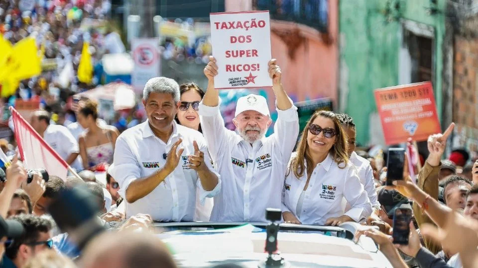 Lula dobra aposta contra Motta e pede “taxão” dos super-ricos em comício na Bahia