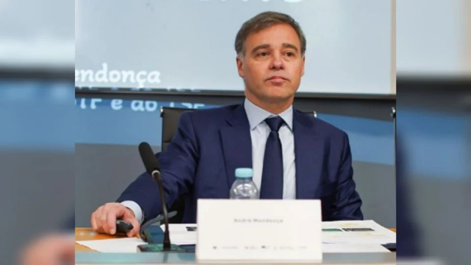 Mendonça sugere limite ao STF para julgar crimes, defendendo “repensar competência originária”