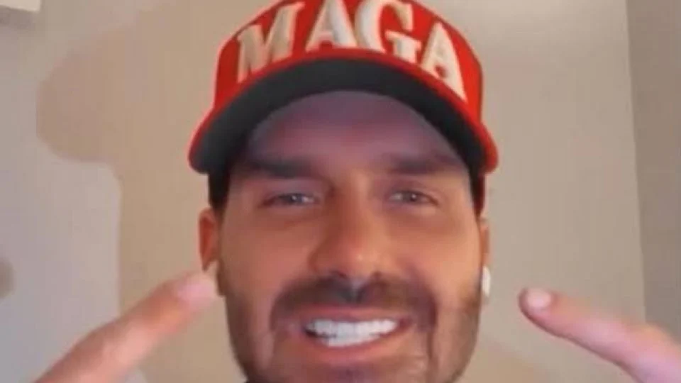 Eduardo Bolsonaro publica mensagem bizarra para Trump após tarifas contra o Brasil