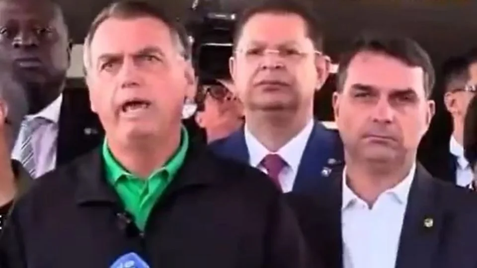Bolsonaro admite “não ter alternativa” e afirma que enfrentará julgamento no STF