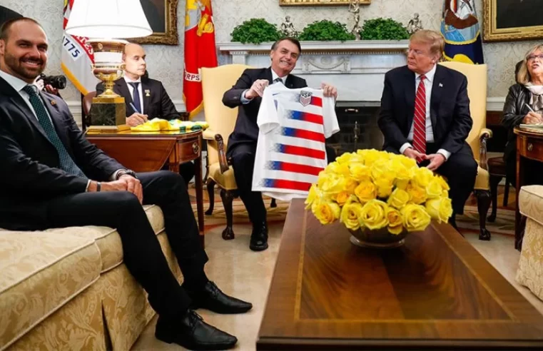 Eduardo Bolsonaro convoca empresários a fugirem do Brasil: traição explícita em defesa de Trump