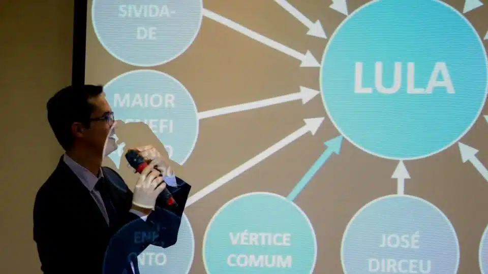 Justiça aciona Dallagnol: 15 dias para pagar R$ 135 mil a Lula por PowerPoint da Lava Jato