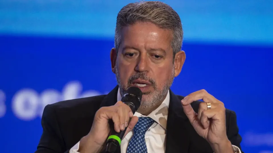 Projeto de Lira amplia isenção de IR para quem ganha até R$ 5 mil mensais