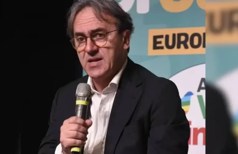 Deputado que entregou Zambelli à polícia também denunciou Bolsonaro à Itália