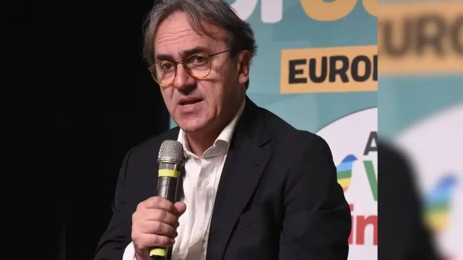 Deputado que entregou Zambelli à polícia também denunciou Bolsonaro à Itália