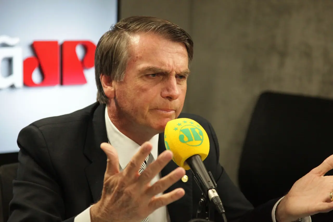 Bolsonaro acusa a Jovem Pan de mentir após reportagem sobre atos de 8 de janeiro