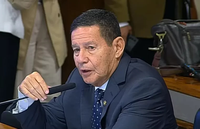 Mourão rompe com bolsonaristas e critica Trump por “tarifaço” contra o Brasil