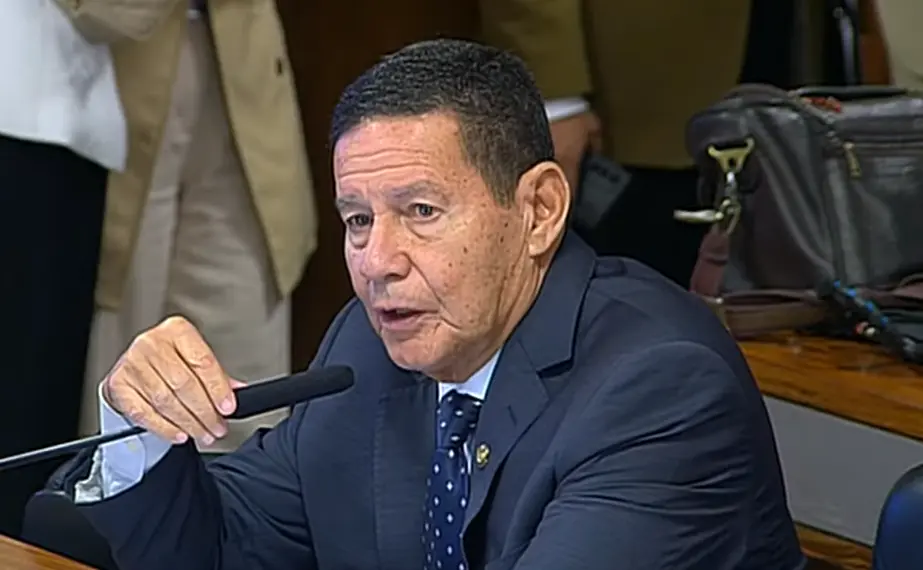 Mourão rompe com bolsonaristas e critica Trump por “tarifaço” contra o Brasil