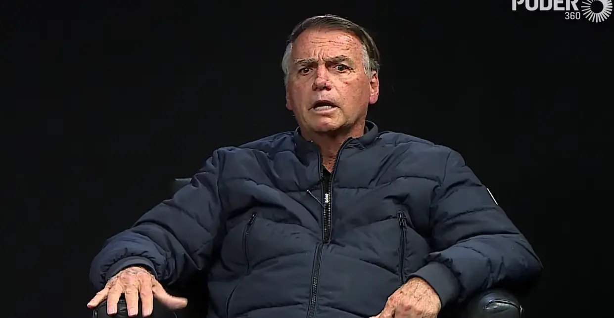 Bolsonaro diz ser “apaixonado por Trump e pelo povo dos EUA” durante entrevista