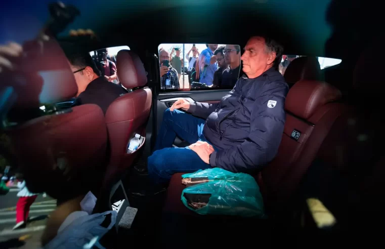 Bolsonaro mente ao dizer que sempre declara dinheiro vivo, diz investigação