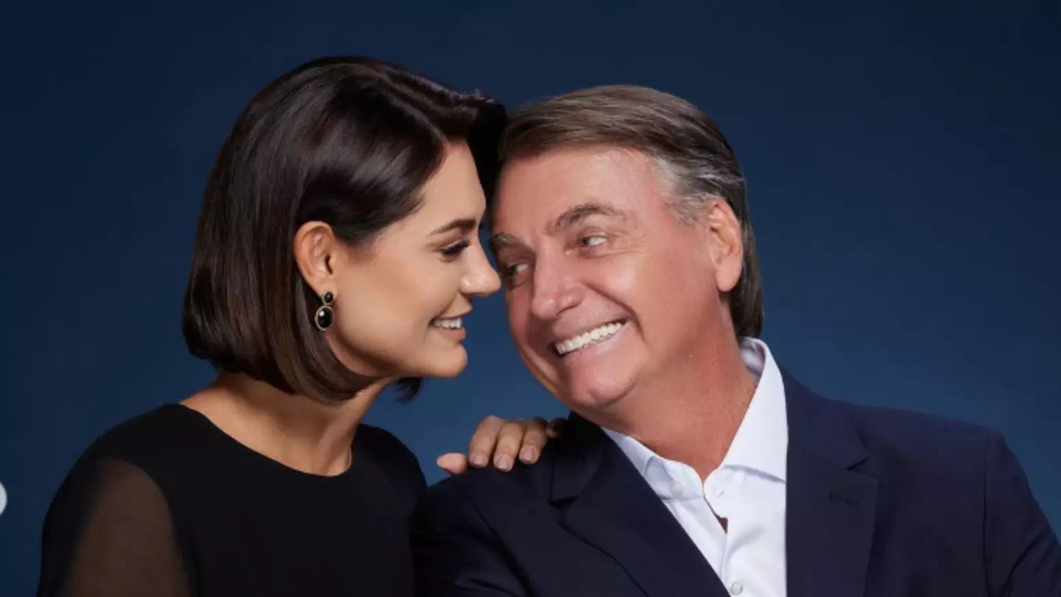 Bolsonaro descarta fuga e afirma que não suportaria ficar longe de Michelle