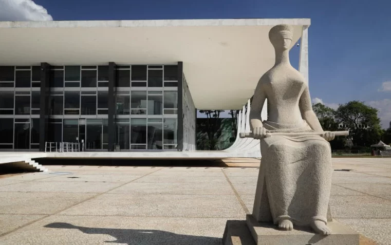 Brasileiros confiam mais no STF que no Congresso para regular redes sociais, diz AtlasIntel