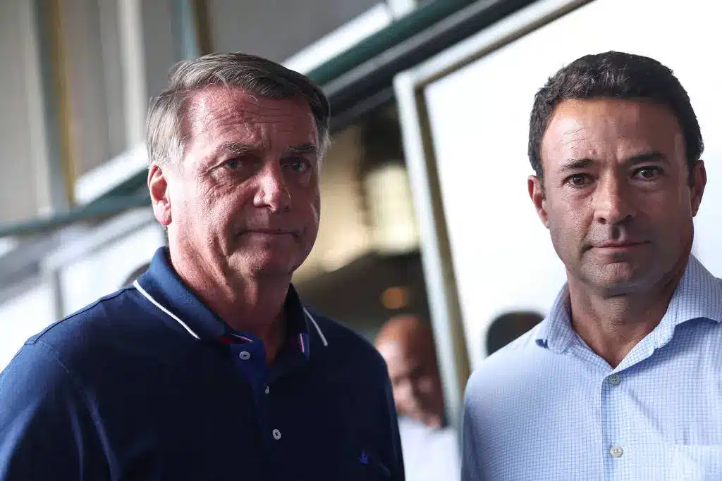 Abatido e emagrecido: Bolsonaro vive drama emocional na prisão domiciliar