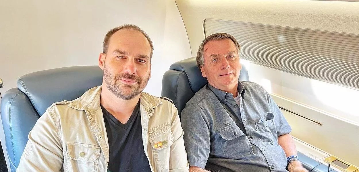 Bolsonaro reclama que Eduardo “está falando muito” e vê desgaste na estratégia do filho