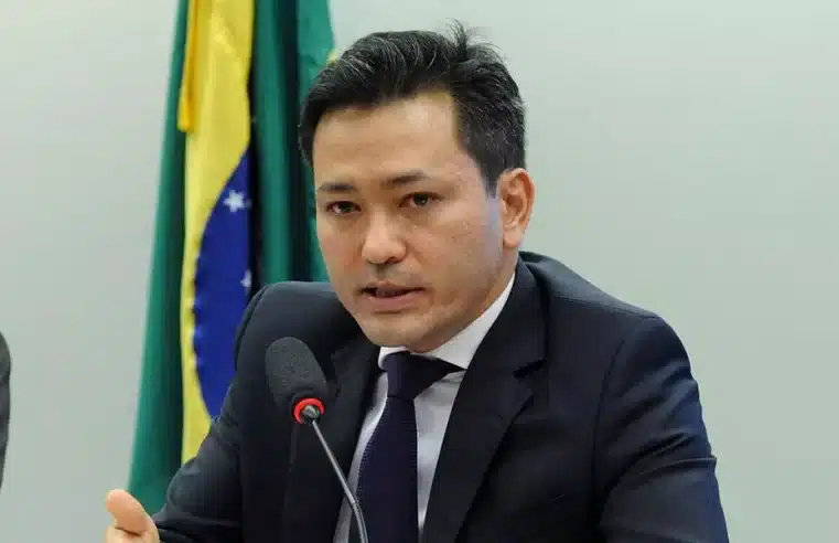 Crime organizado movimentou R$ 70 bi com postos de combustíveis e fundos, diz secretário da Receita Federal