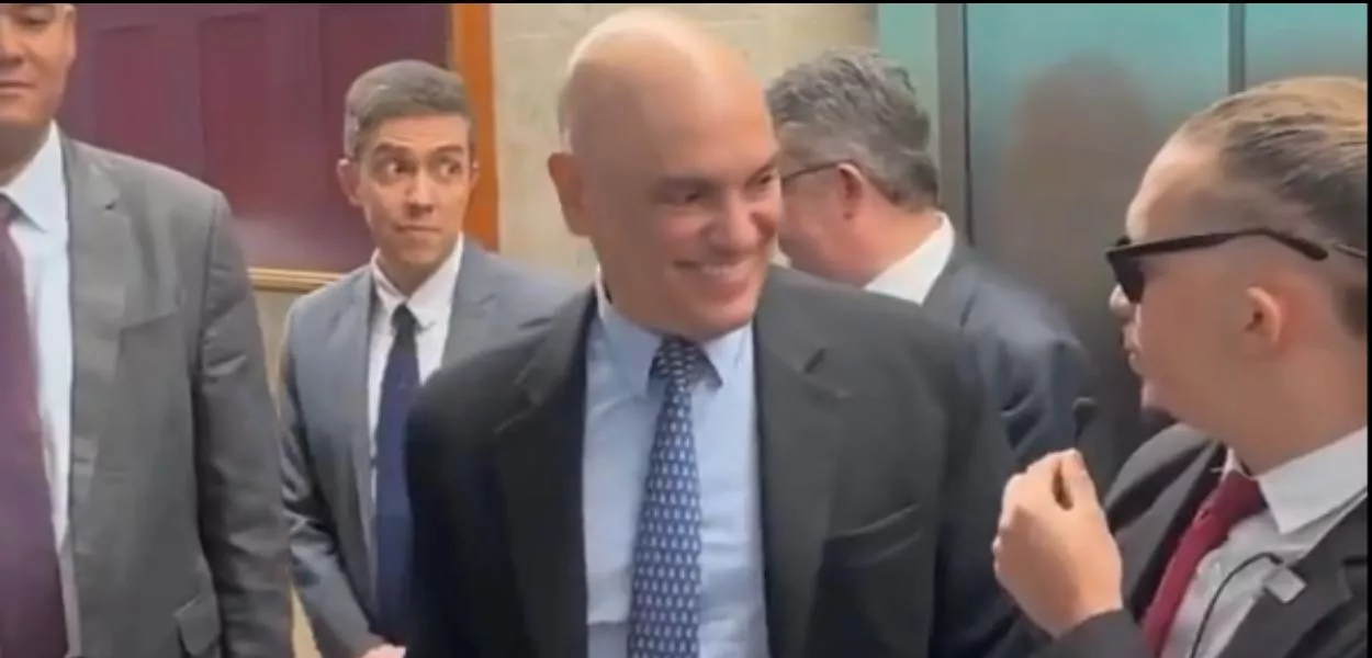 (VÍDEO) “Advogado do Xandão” no STF: Moraes ironiza sanções dos EUA e reafirma soberania judicial
