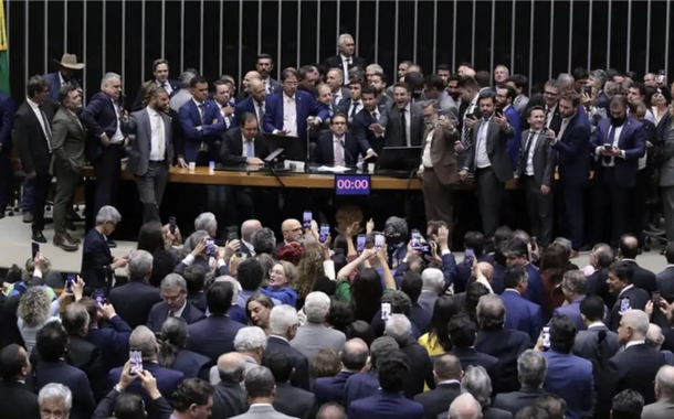 Hugo Motta apresenta projeto que pune e coíbe novos motins na Câmara