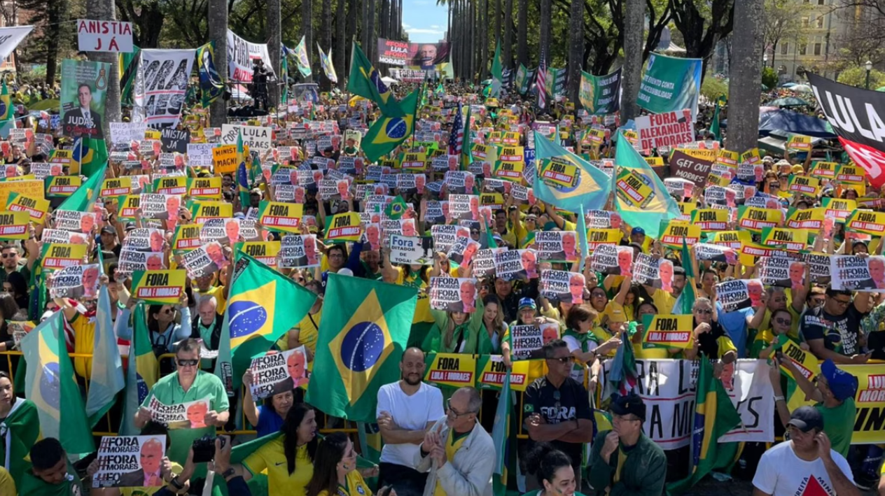 Tarifas de Trump animam protestos pró-Bolsonaro em 3 de agosto — não a defesa de Bolsonaro