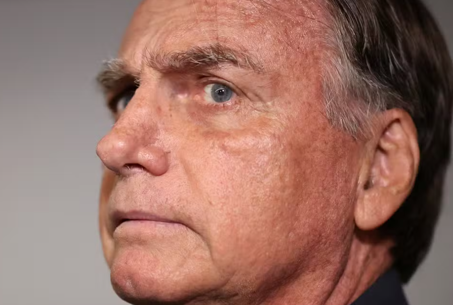 Moraes manda vigiar Bolsonaro 24h antes do julgamento: controle, não favoritismo