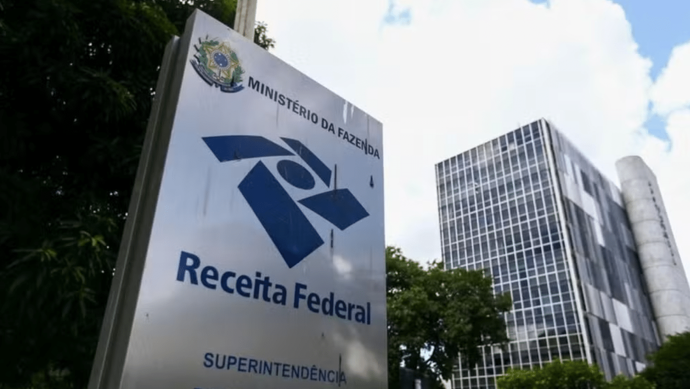 Receita Federal reinstaura fiscalização sobre fintechs e iguala obrigações às dos bancos