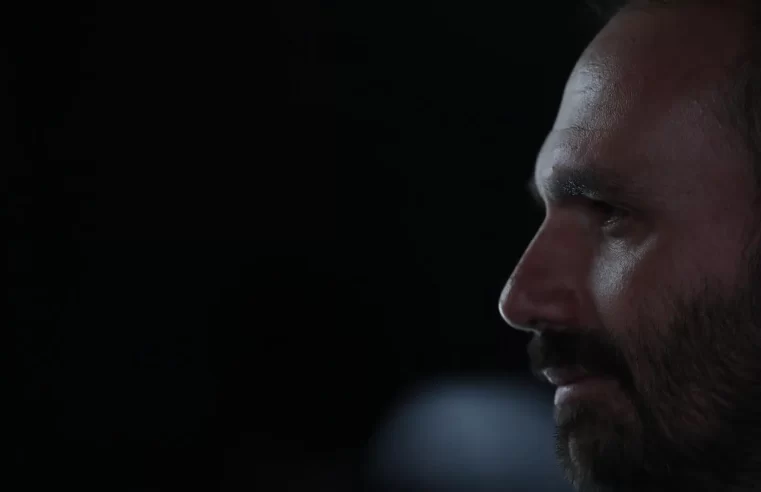 Dino firma soberania jurídica e Eduardo Bolsonaro cria palco para drama vassalocrata