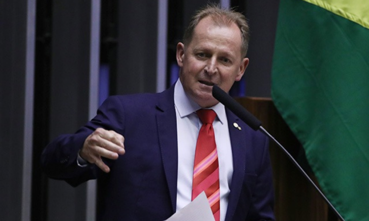 Deputado do PT propõe moção de repúdio a Moraes por prisão domiciliar de Bolsonaro — exigia preventiva