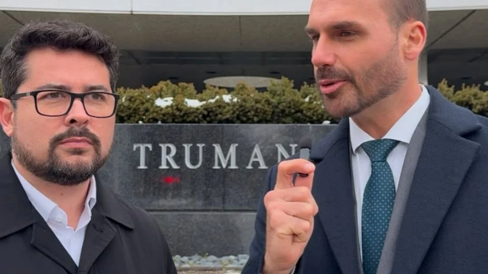 Eduardo Bolsonaro “tenta” reforçar laços com Trump nos EUA enquanto STF inicia julgamento de seu pai