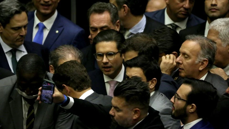 Motim na Câmara: bolsonaristas armados tentam intimidar Motta — e fracassam