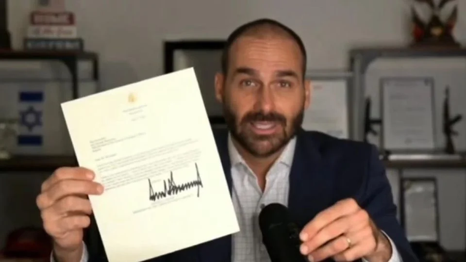 Eduardo Bolsonaro exibe carta de Trump e faz “último recado” — mas suas ameaças são vazias e inexpressivas