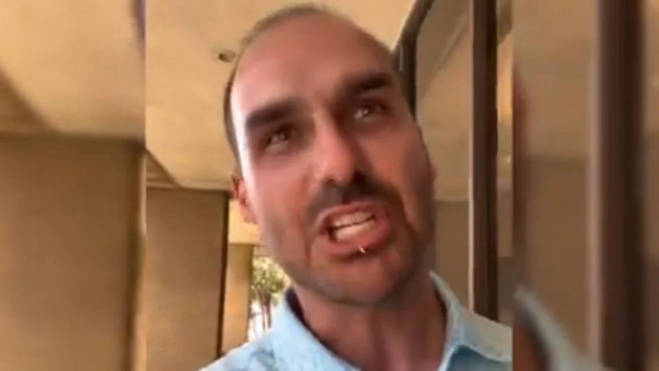 Eduardo Bolsonaro entra em pânico com decisão de Dino — lamenta “violação da soberania americana” vindo de quem vive nos EUA
