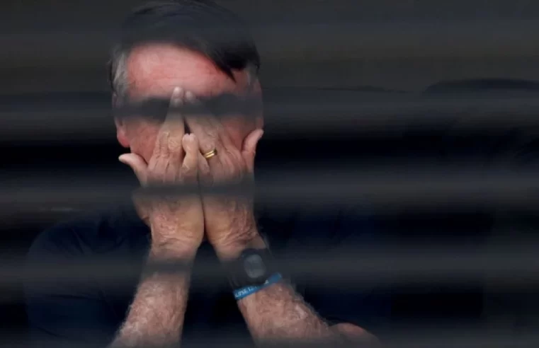 Prisão de Jair Bolsonaro é mantida por tempo indeterminado em audiência de custódia