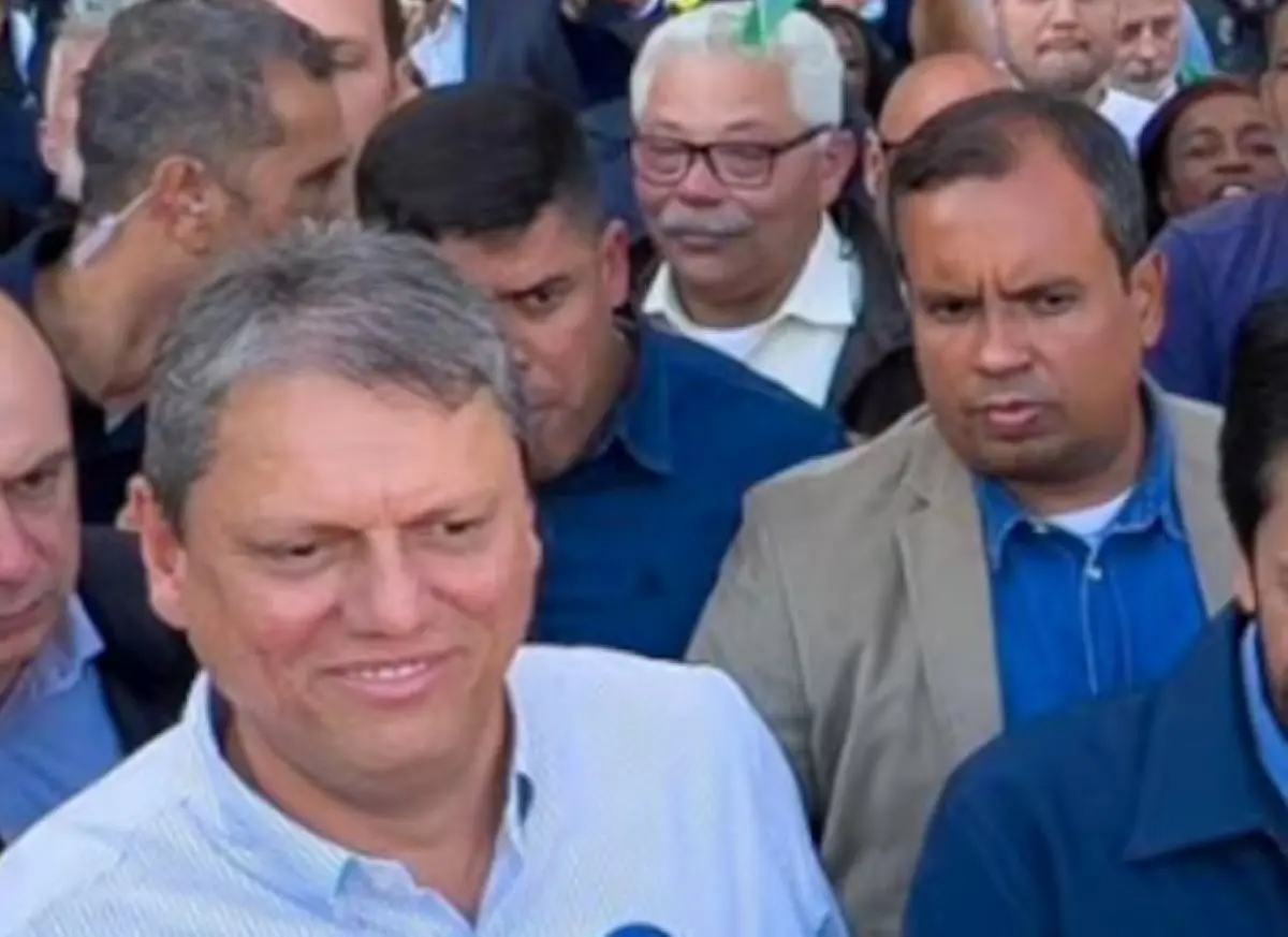 Capitão da PM ligado ao PCC integrou 25 comitivas de Tarcísio e volta ao ativo após prisão