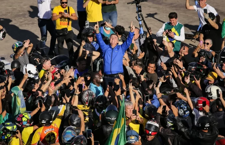 MP Eleitoral denuncia Bolsonaro e senador por propaganda antecipada em motociata