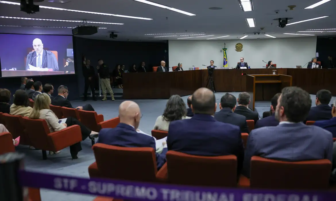 Defesa de Mauro Cid pede manutenção da delação premiada e desafia críticas à investigação