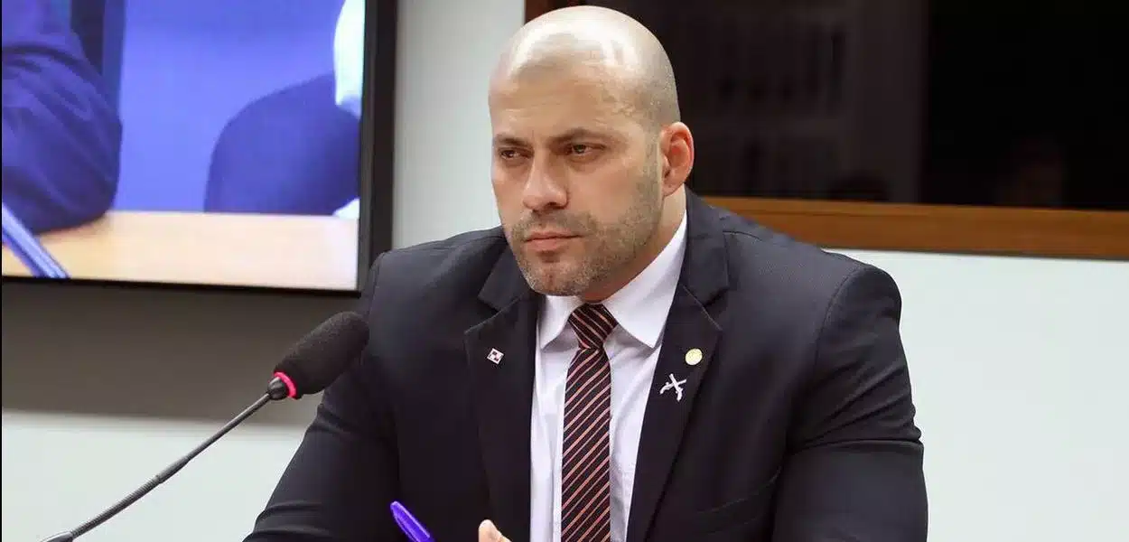 Moraes manda regularizar CPF de Daniel Silveira para que ele possa ter carteira de trabalho