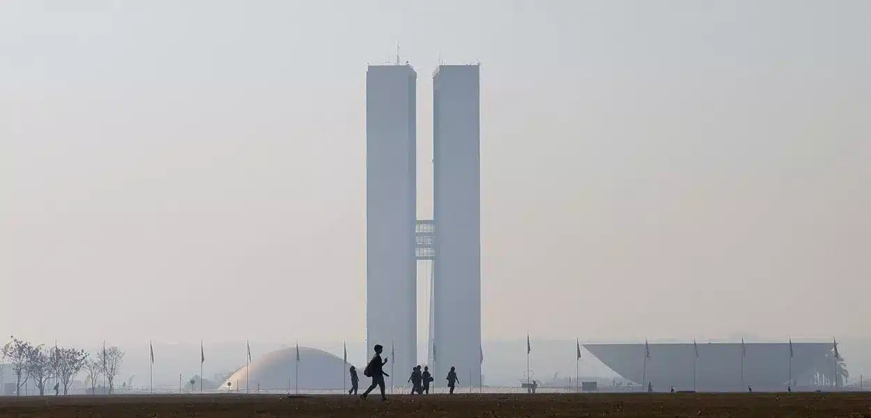 IPEsPe: brasileiros reprovam Câmara e Senado; STF eleva aprovação após condenações