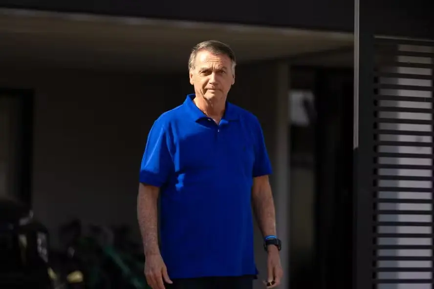 À beira da prisão, Jair Bolsonaro é abandonado por aliados