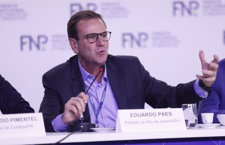 Paes declara apoio a Malafaia em culto: “Mexeu com Silas, mexeu comigo”