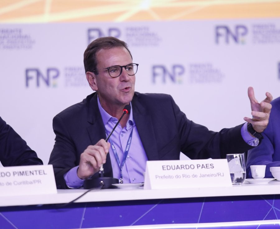 Paes declara apoio a Malafaia em culto: “Mexeu com Silas, mexeu comigo”