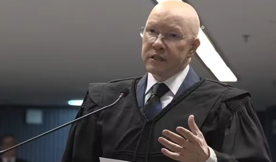 Advogado de Garnier sugere que Flávio Dino pode ser presidente da República e enfia bajulação institucional até o osso