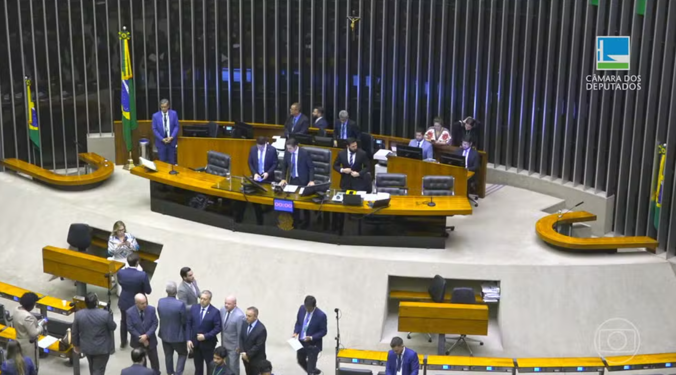 Enquanto STF julga trama golpista, Congresso avança com anistia seletiva — Alcolumbre tenta suavizar a fúria impune